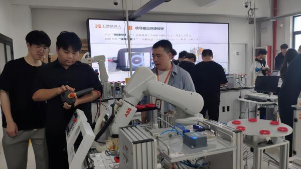 苏州百年职业学院