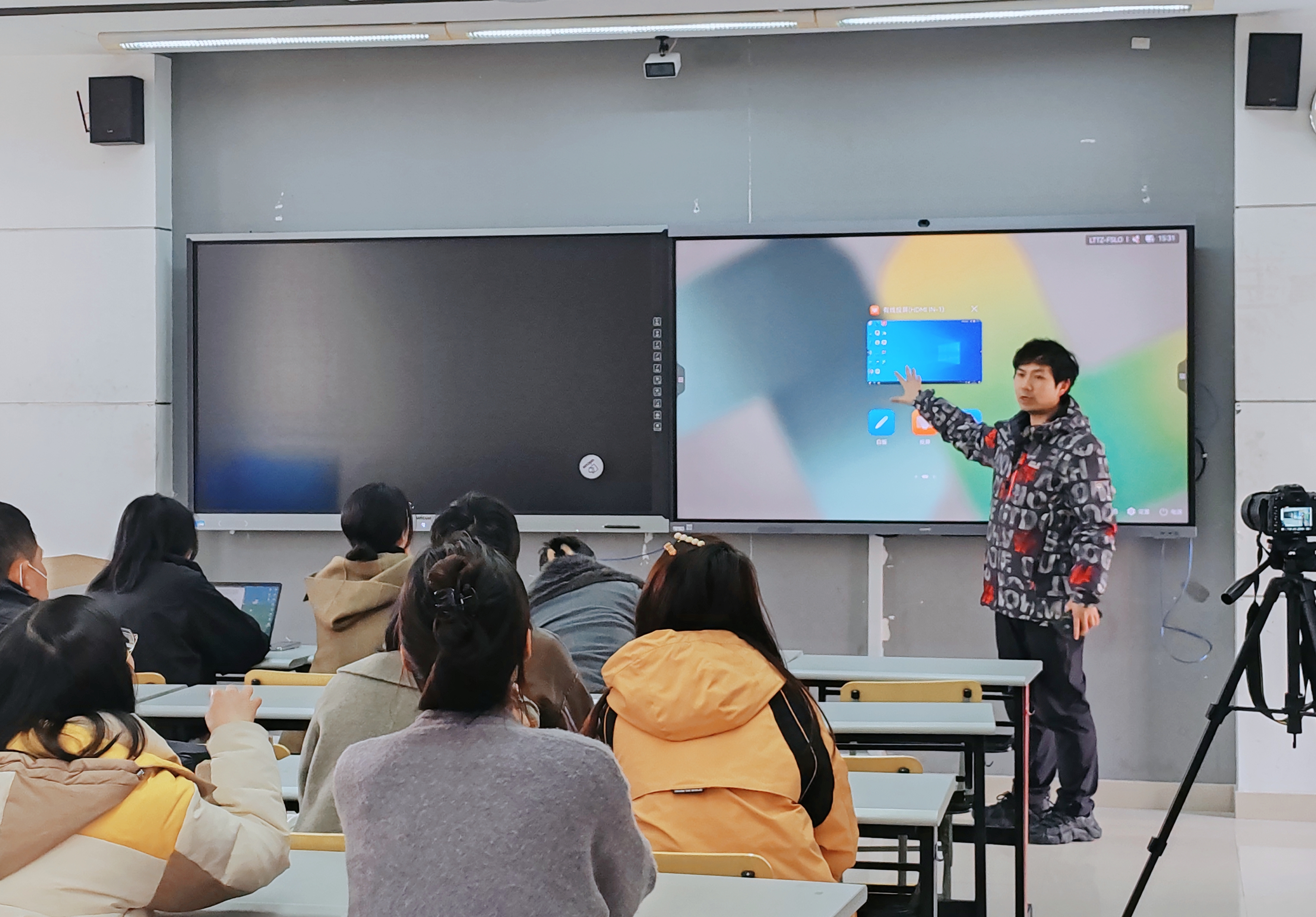 信息化与设备中心开展智慧教室设备操作培训